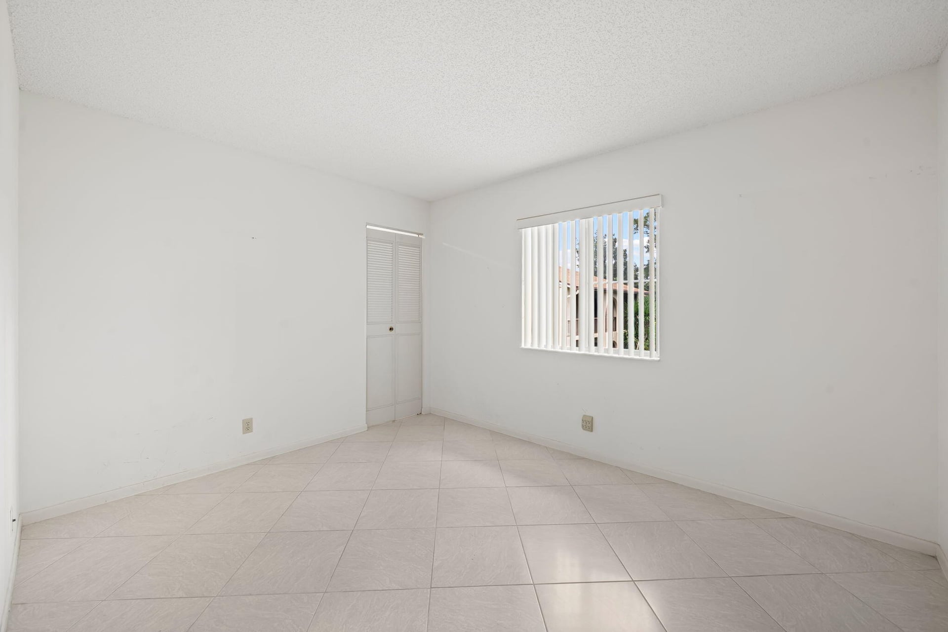 Unit B-2 photo 20