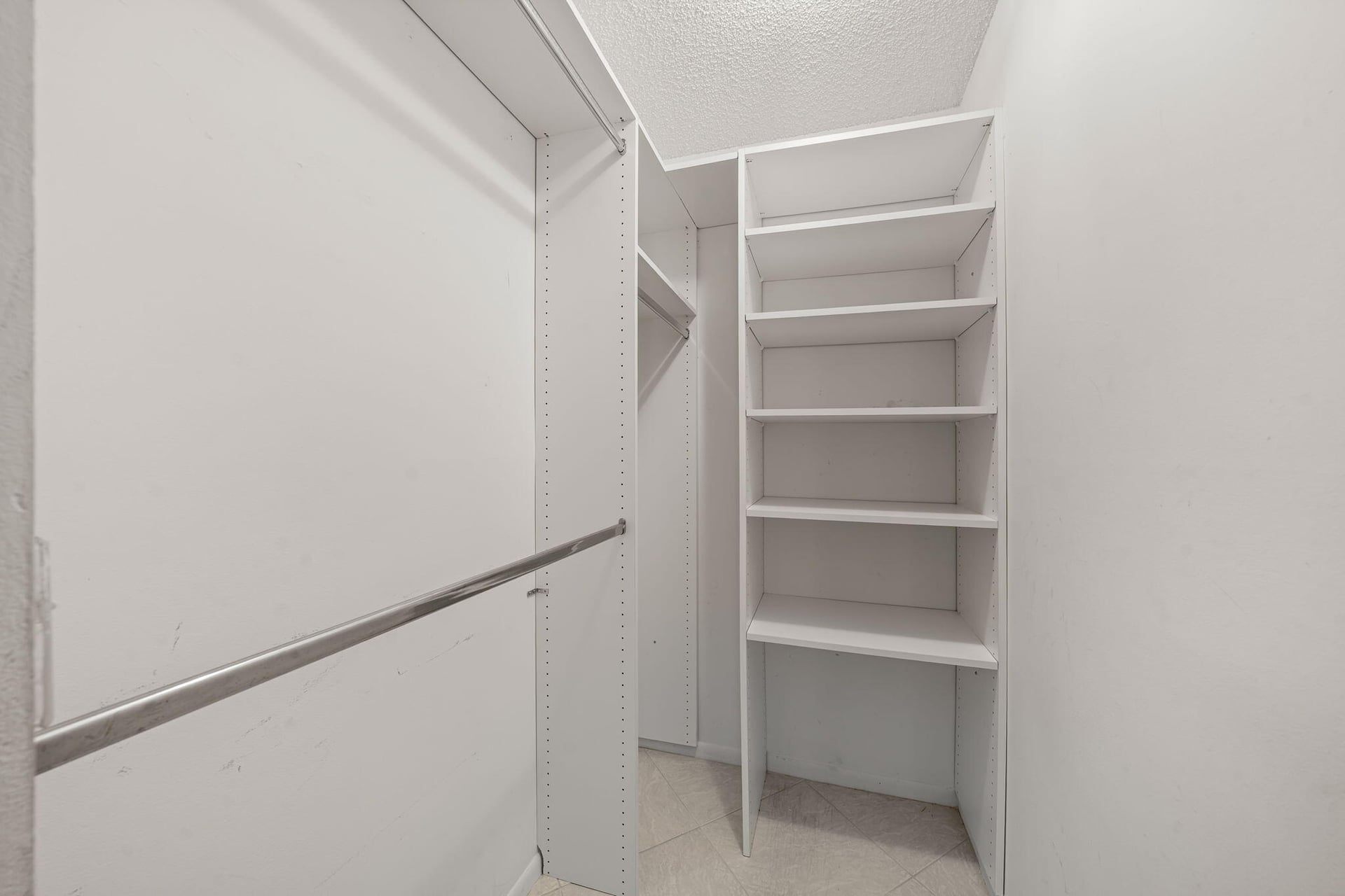 Unit B-2 photo 21