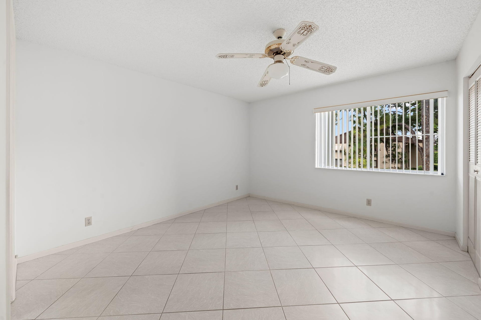Unit B-2 photo 22