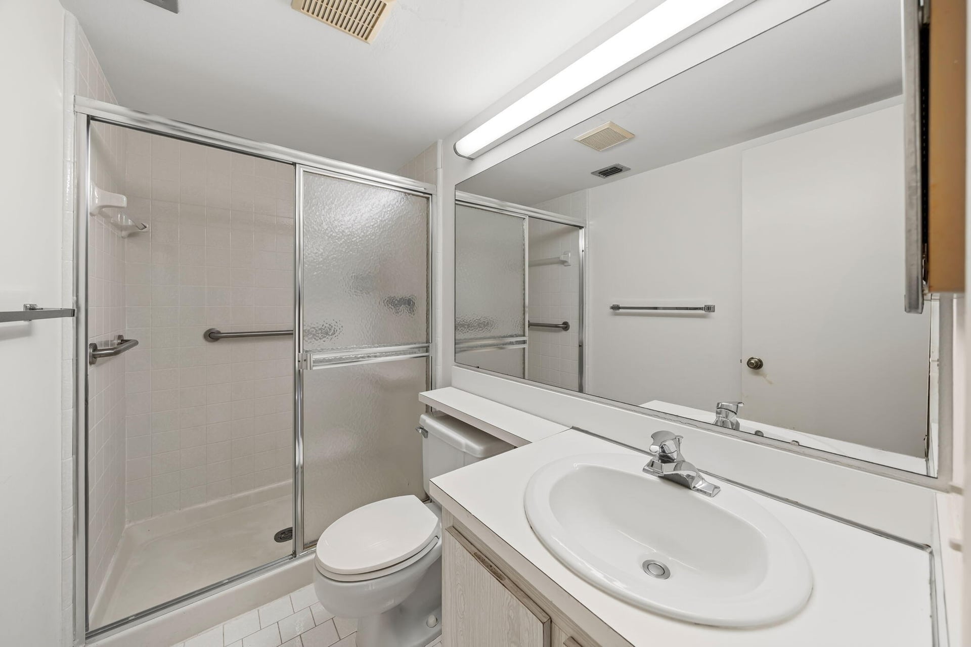 Unit B-2 photo 24