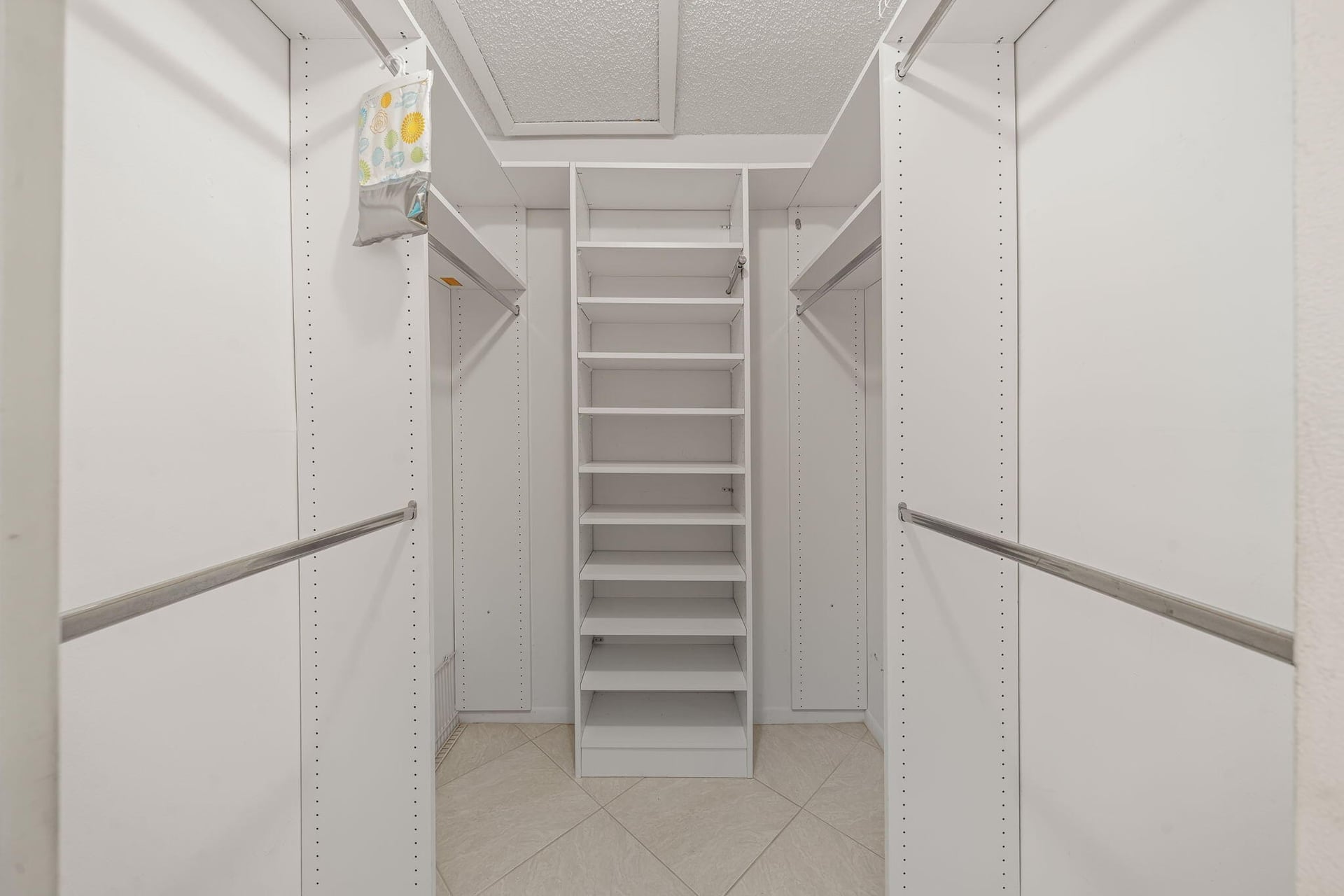 Unit B-2 photo 25