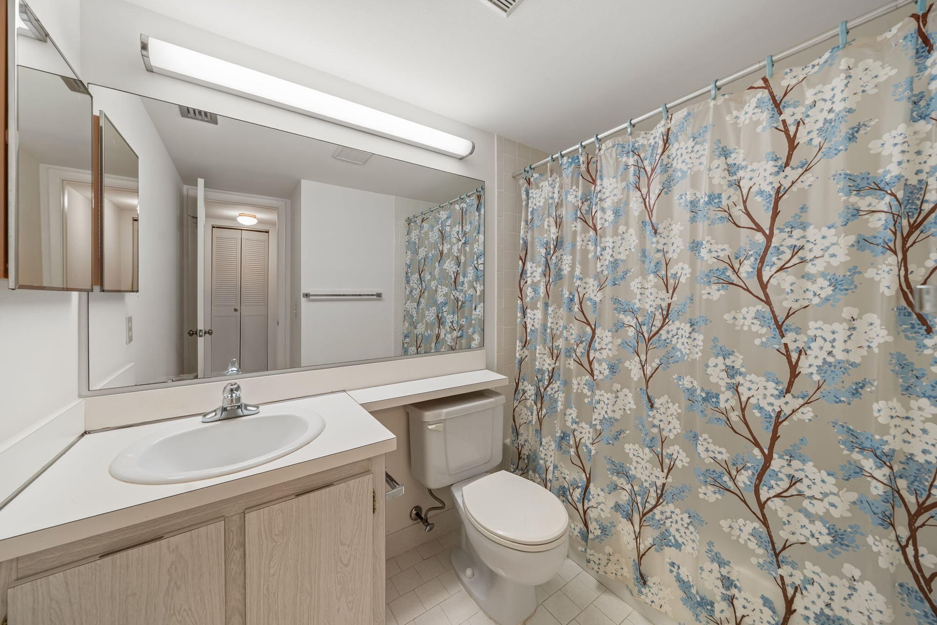 Unit B-2 photo 26