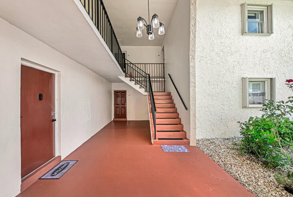 Unit 445 photo 3