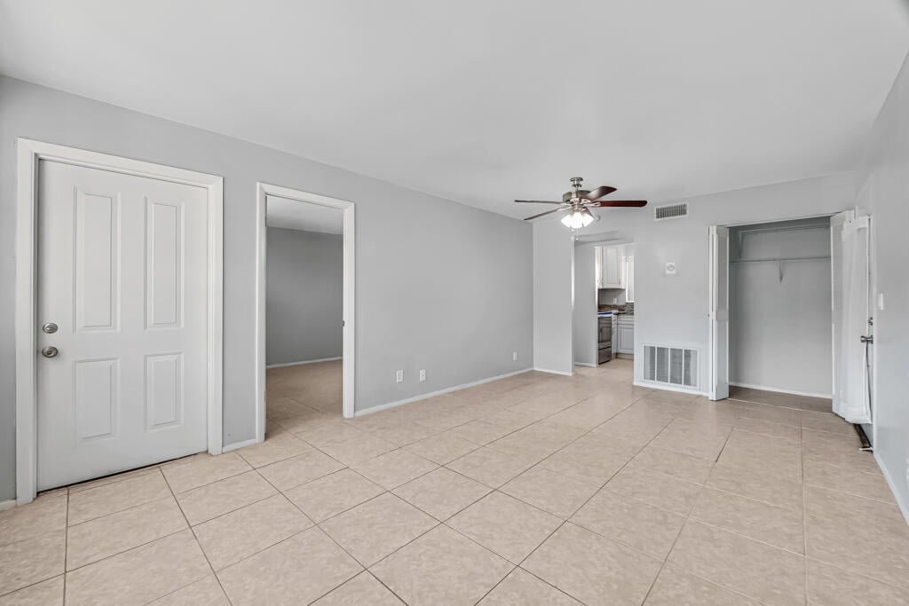 Unit 445 photo 5