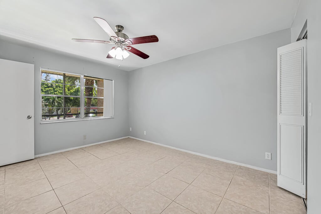 Unit 445 photo 12