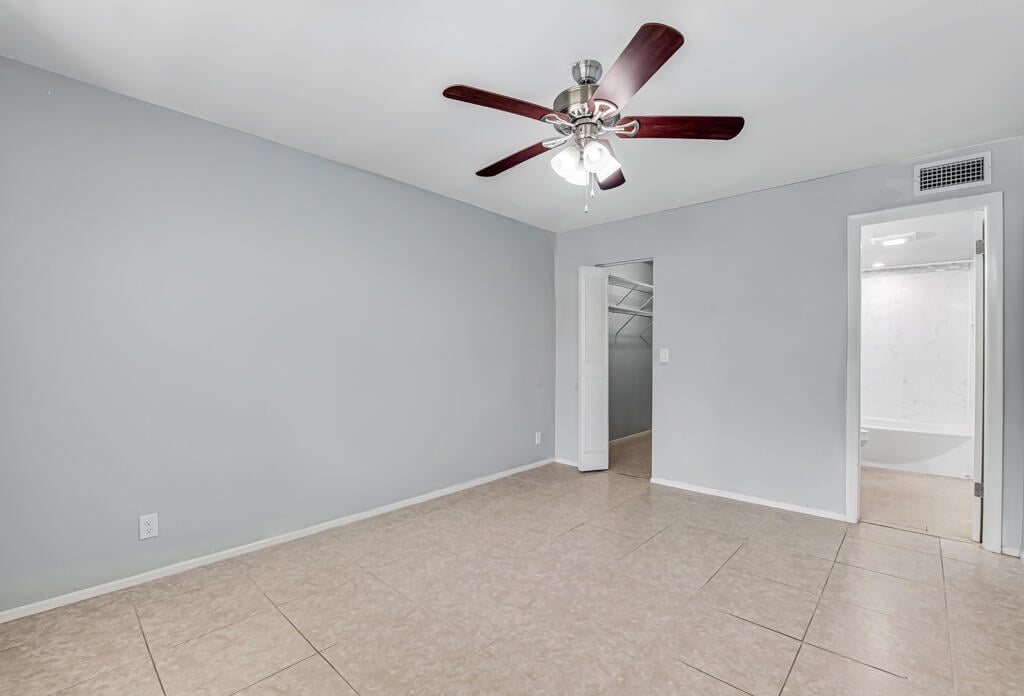 Unit 445 photo 17