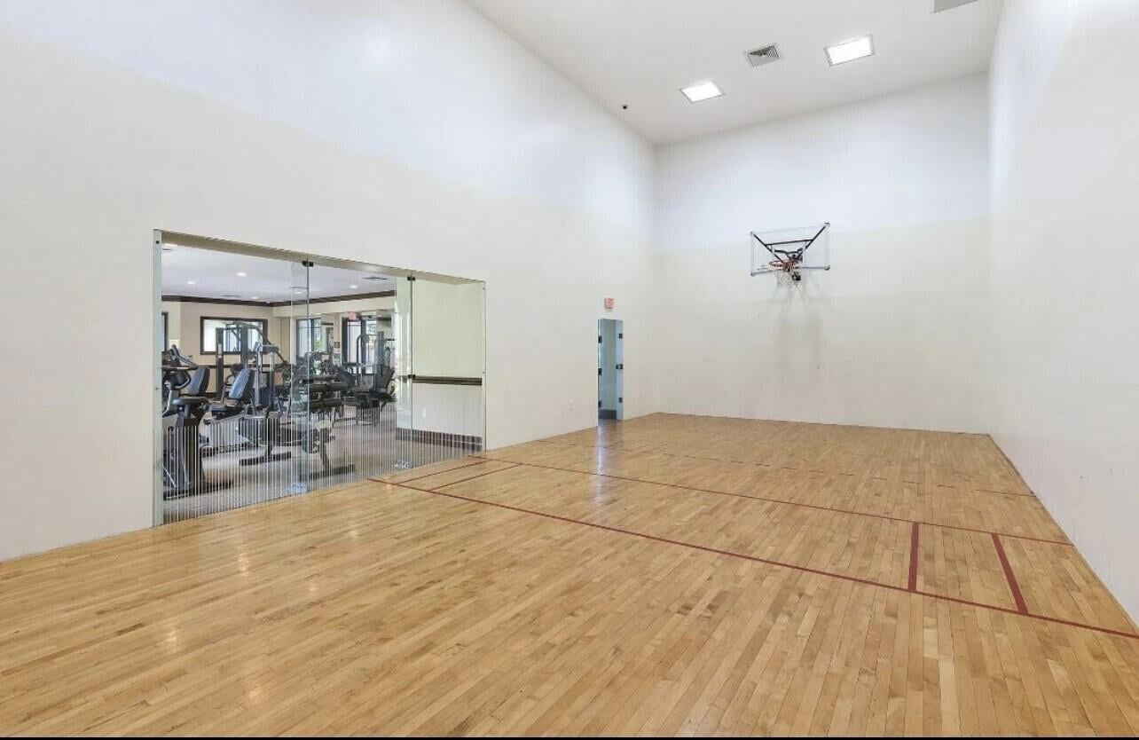 Unit 202 photo 17