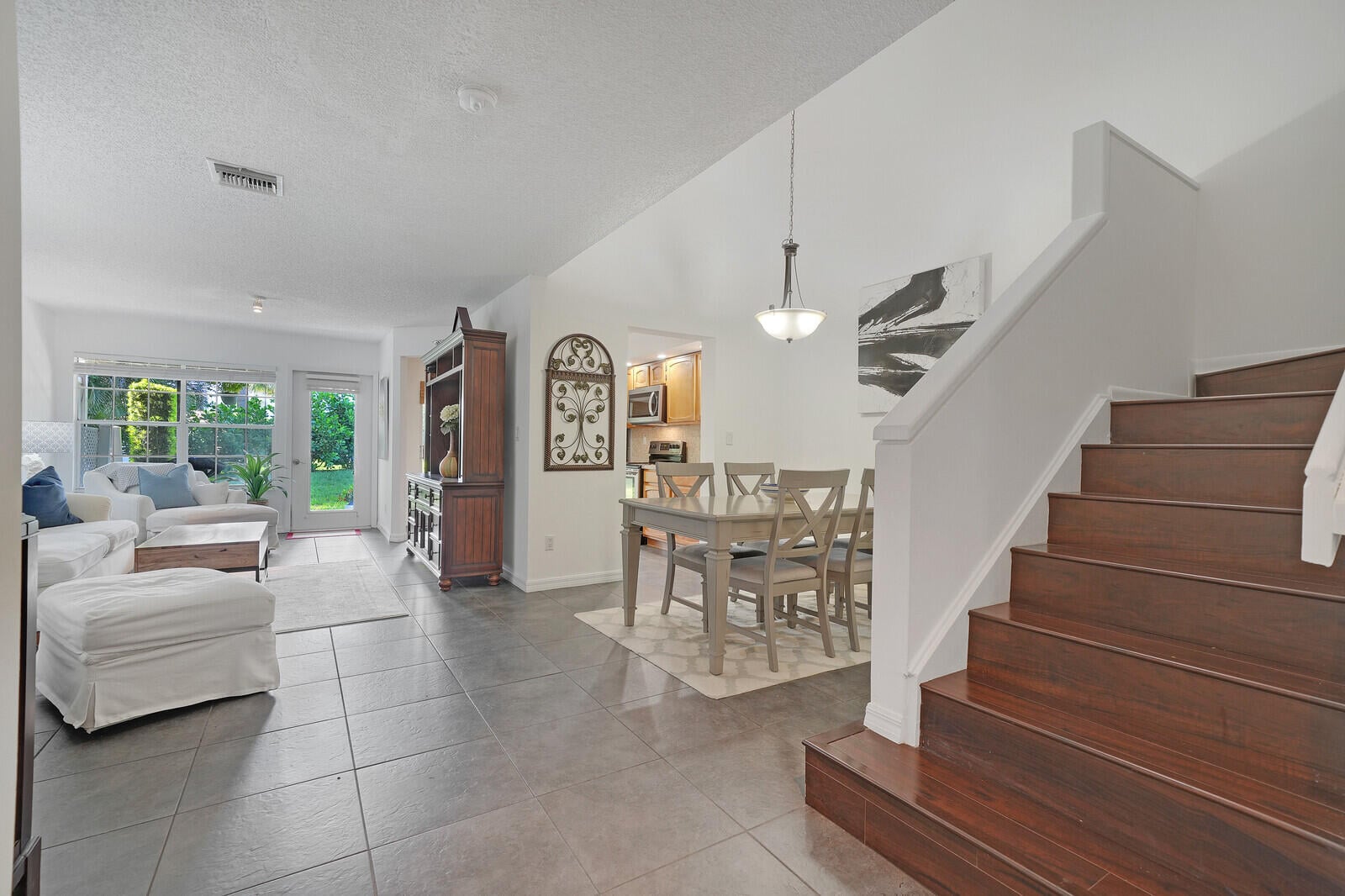  Residence photo 4