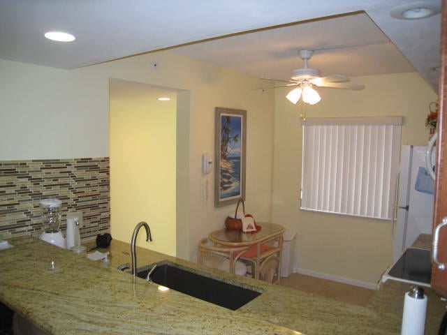  Unit 404 photo 6