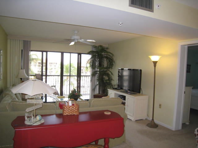  Unit 404 photo 8