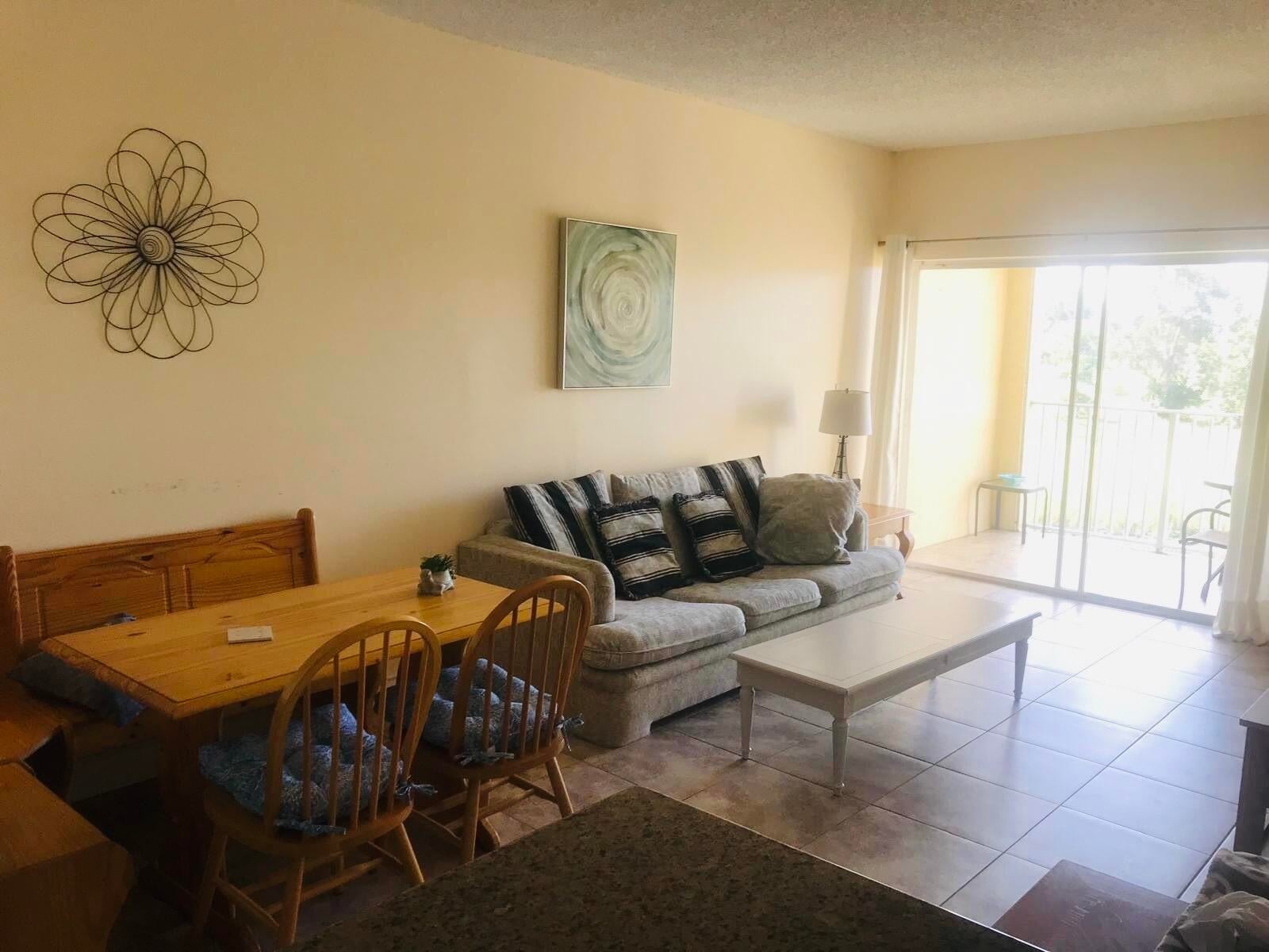  Unit 518 photo 4