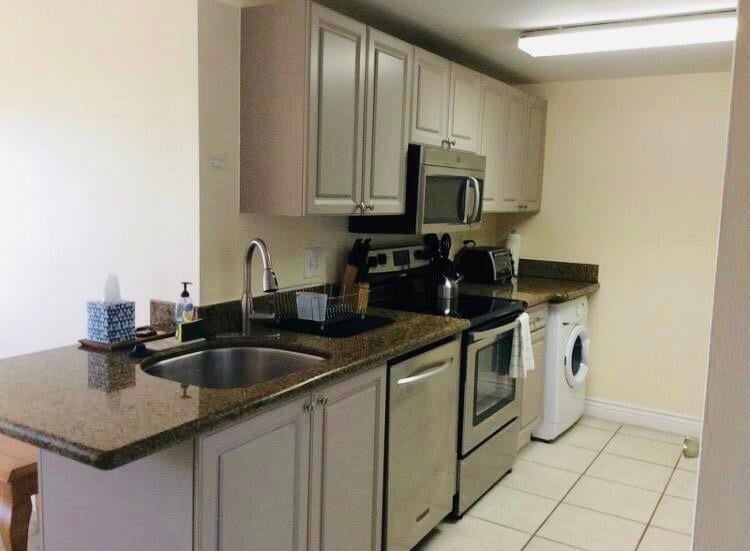  Unit 518 photo 6