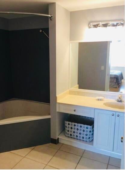  Unit 518 photo 9
