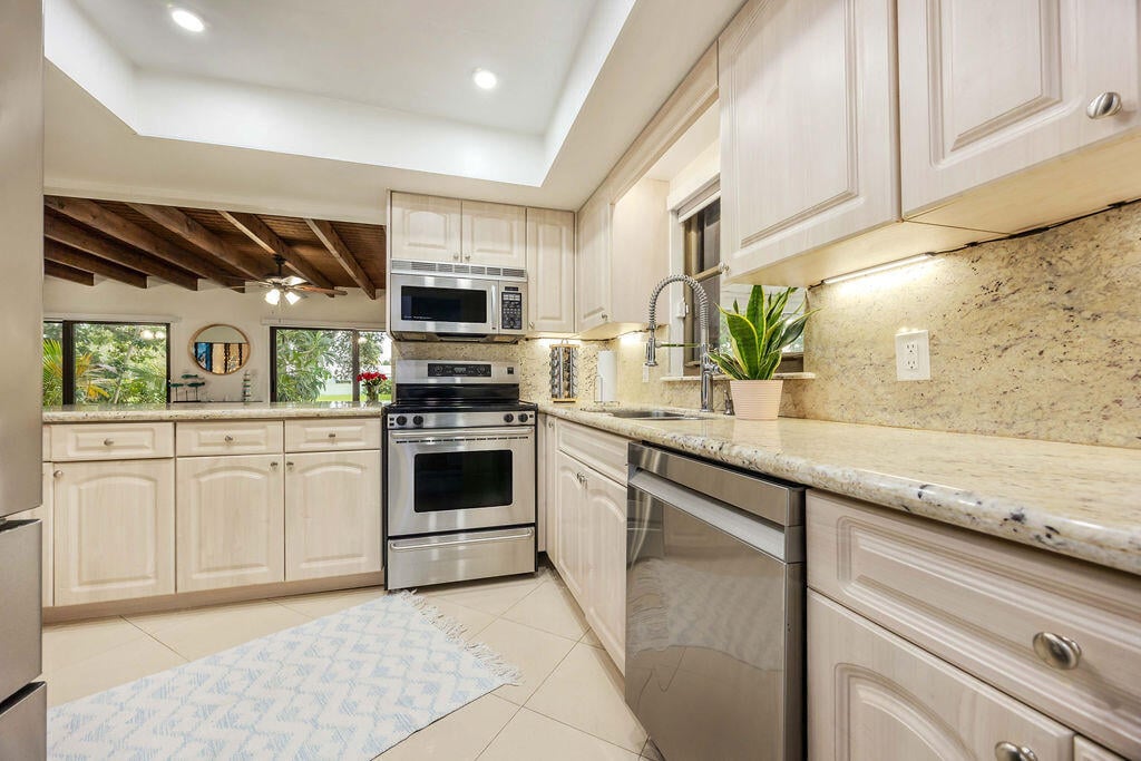 Residence photo 16