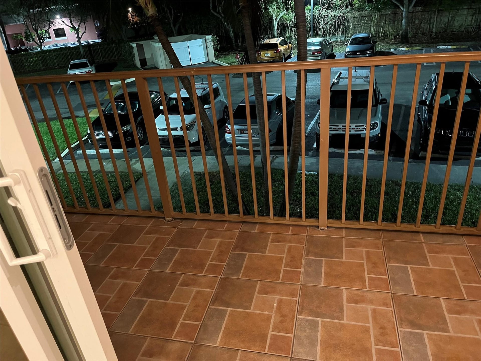  Unit 913 photo 9