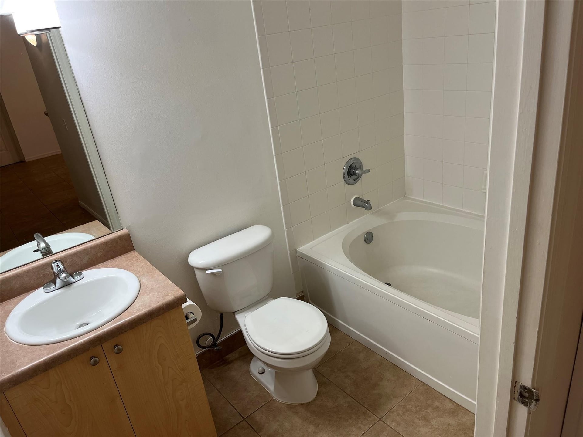  Unit 913 photo 11