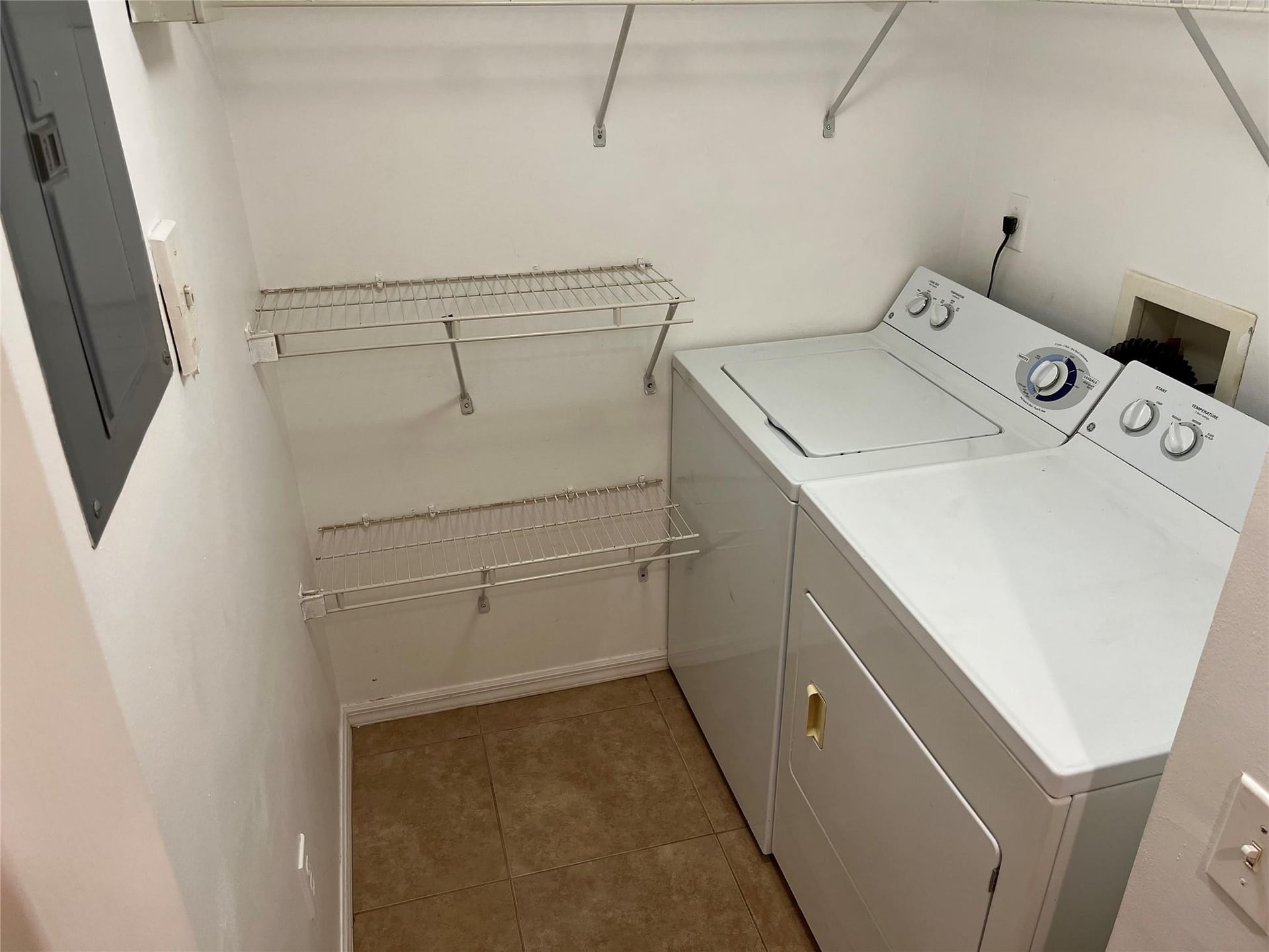  Unit 913 photo 14