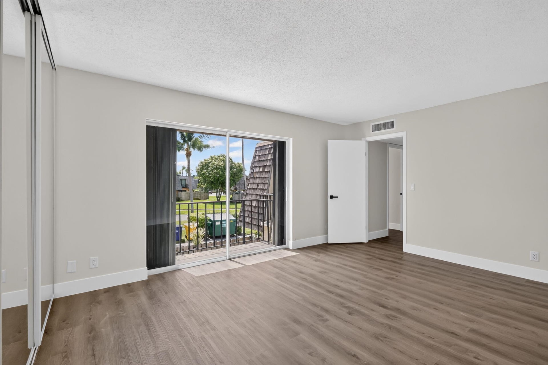  Residence photo 12