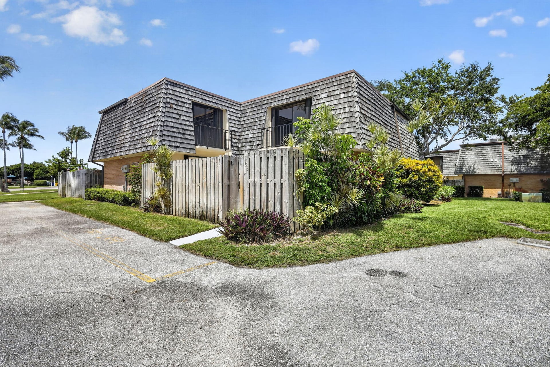  Residence photo 34