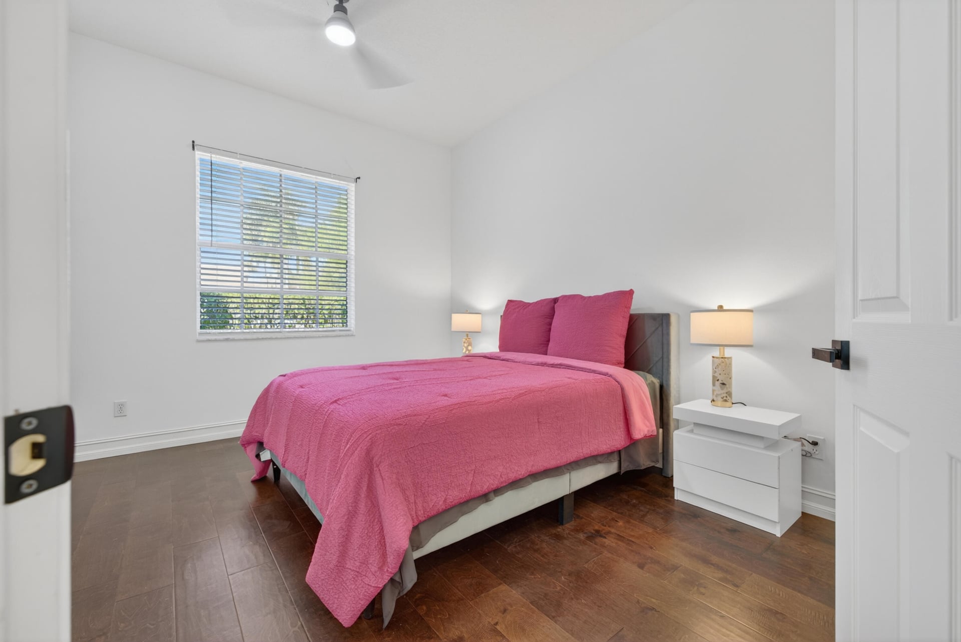 Paddock Park 1 Residence photo 11