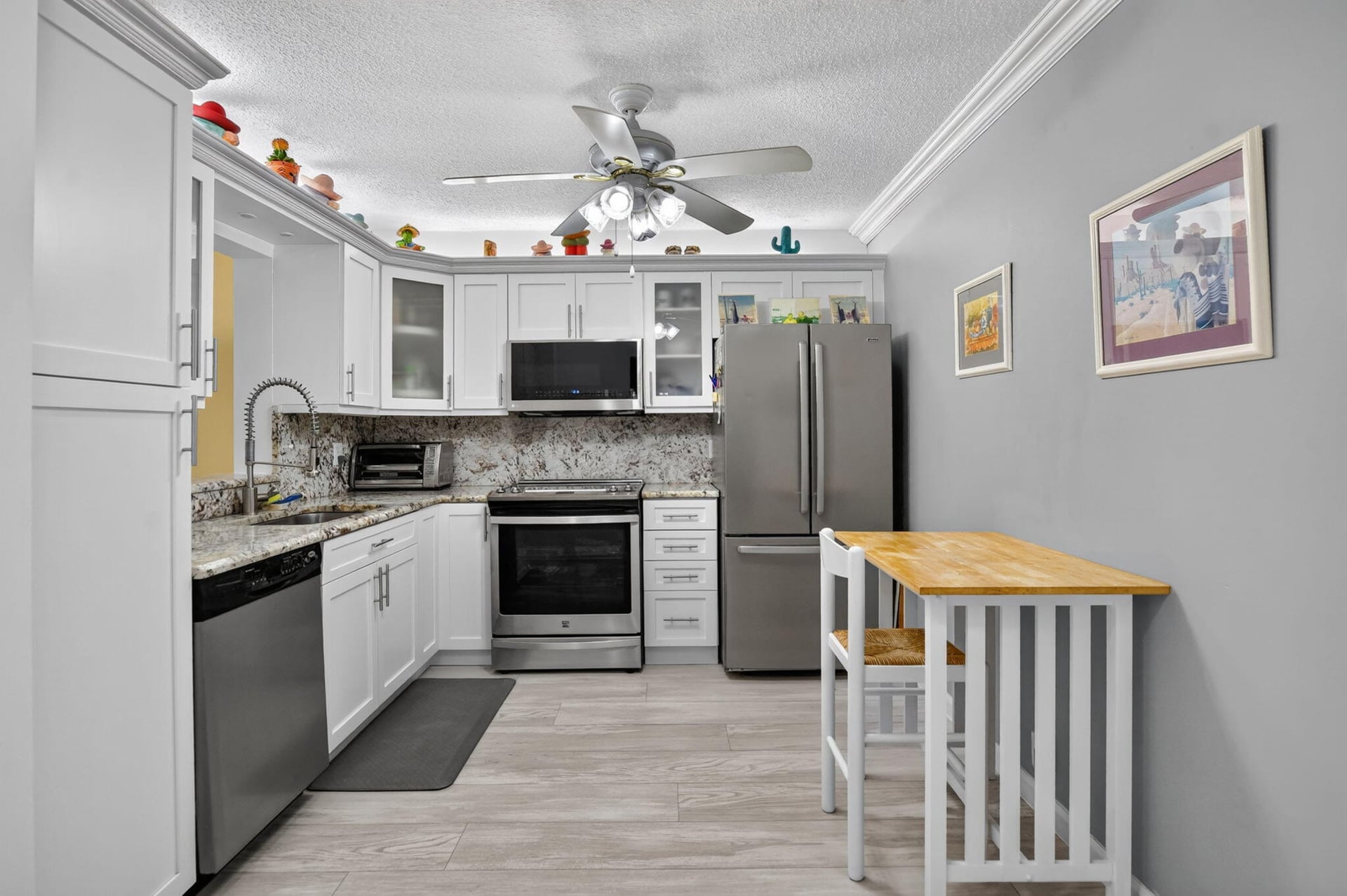 Unit Apt 4 photo 8