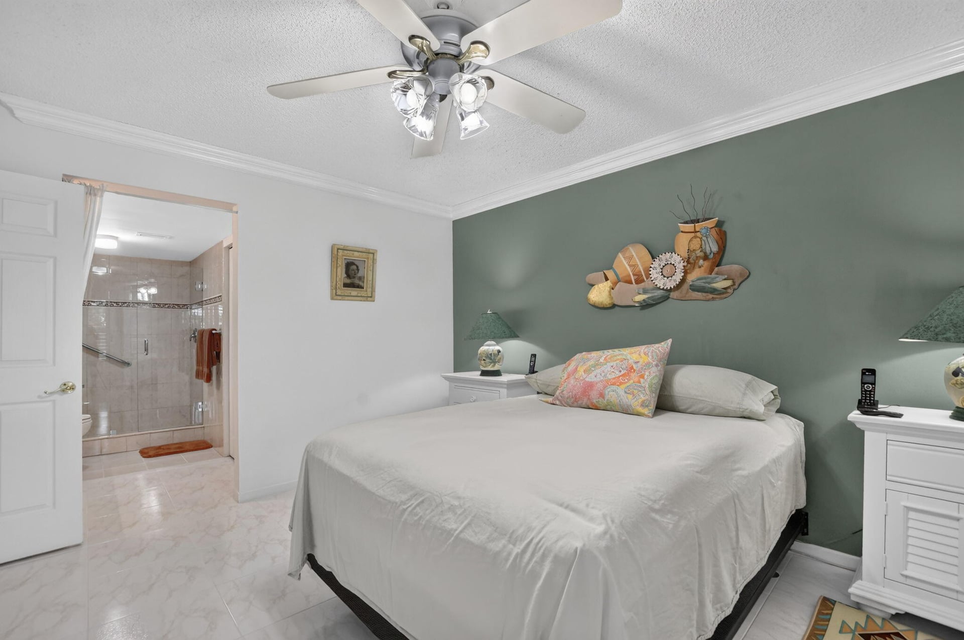 Unit Apt 4 photo 20