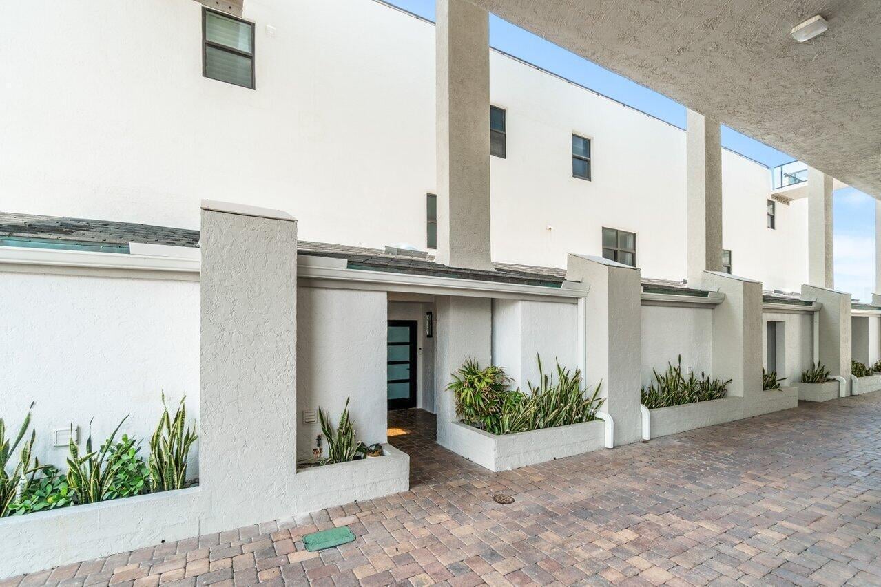 Unit 104 photo 33