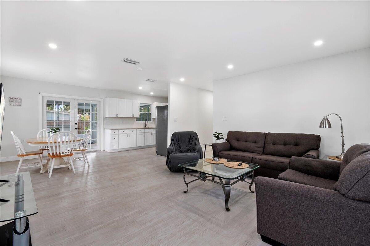  Residence photo 9