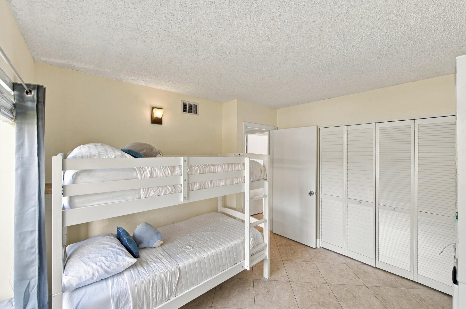 Unit 102 photo 16