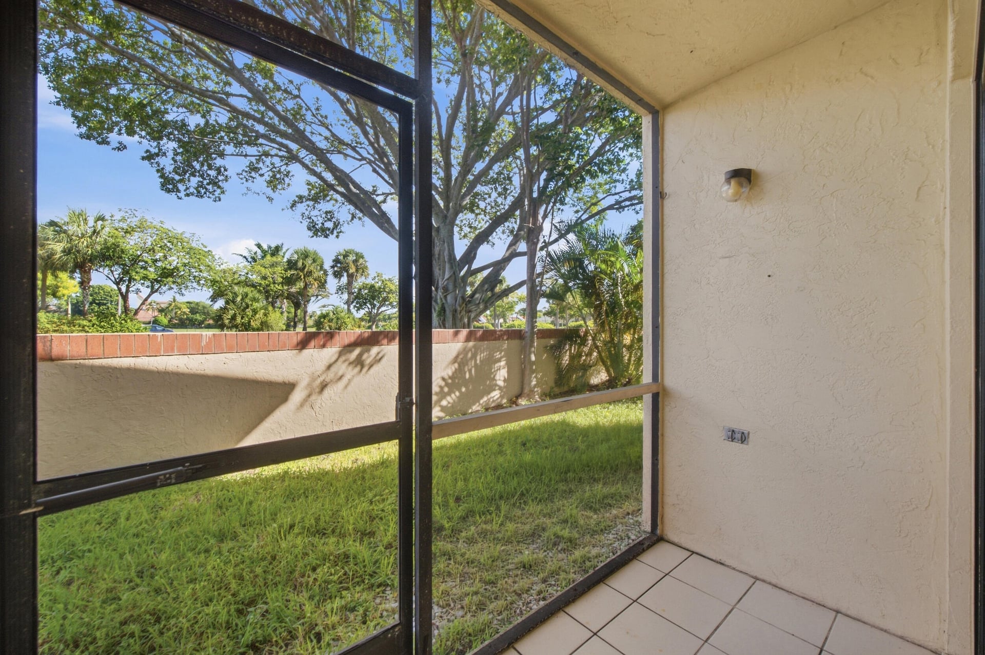 Unit 102 photo 18