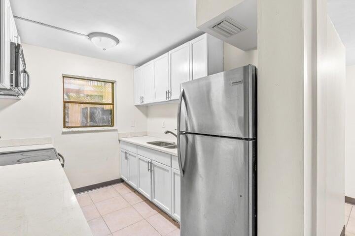 Unit 104 photo 4
