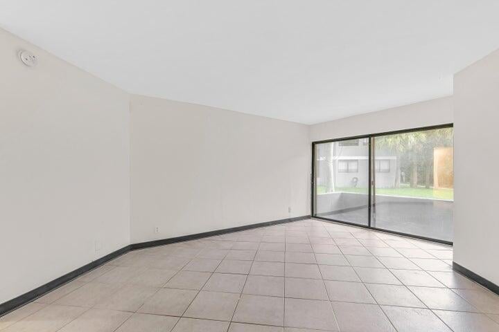 Unit 104 photo 8