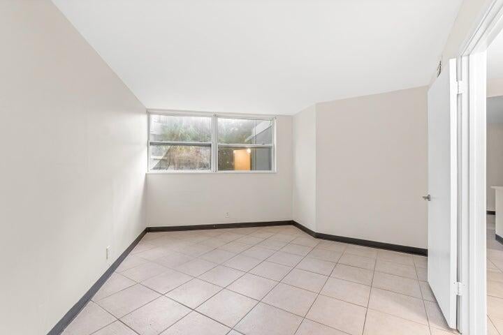 Unit 104 photo 9