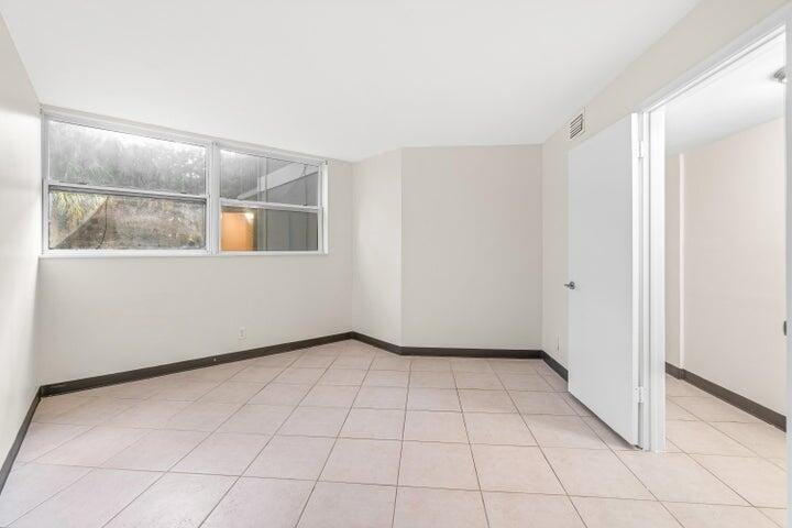 Unit 104 photo 10