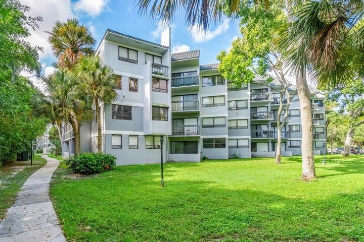 Unit 104 photo 16