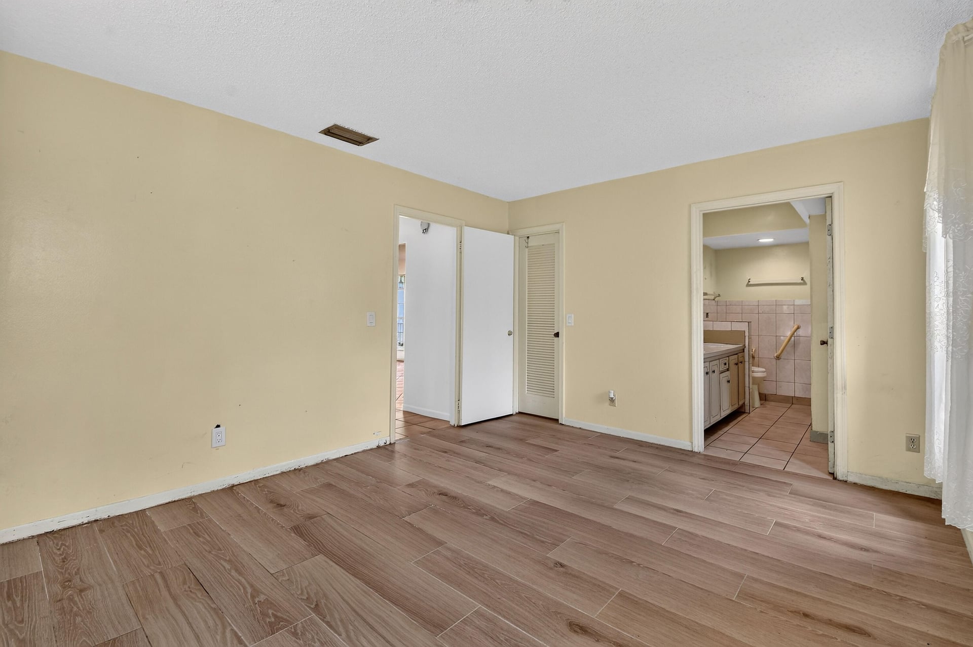 Residence photo 18