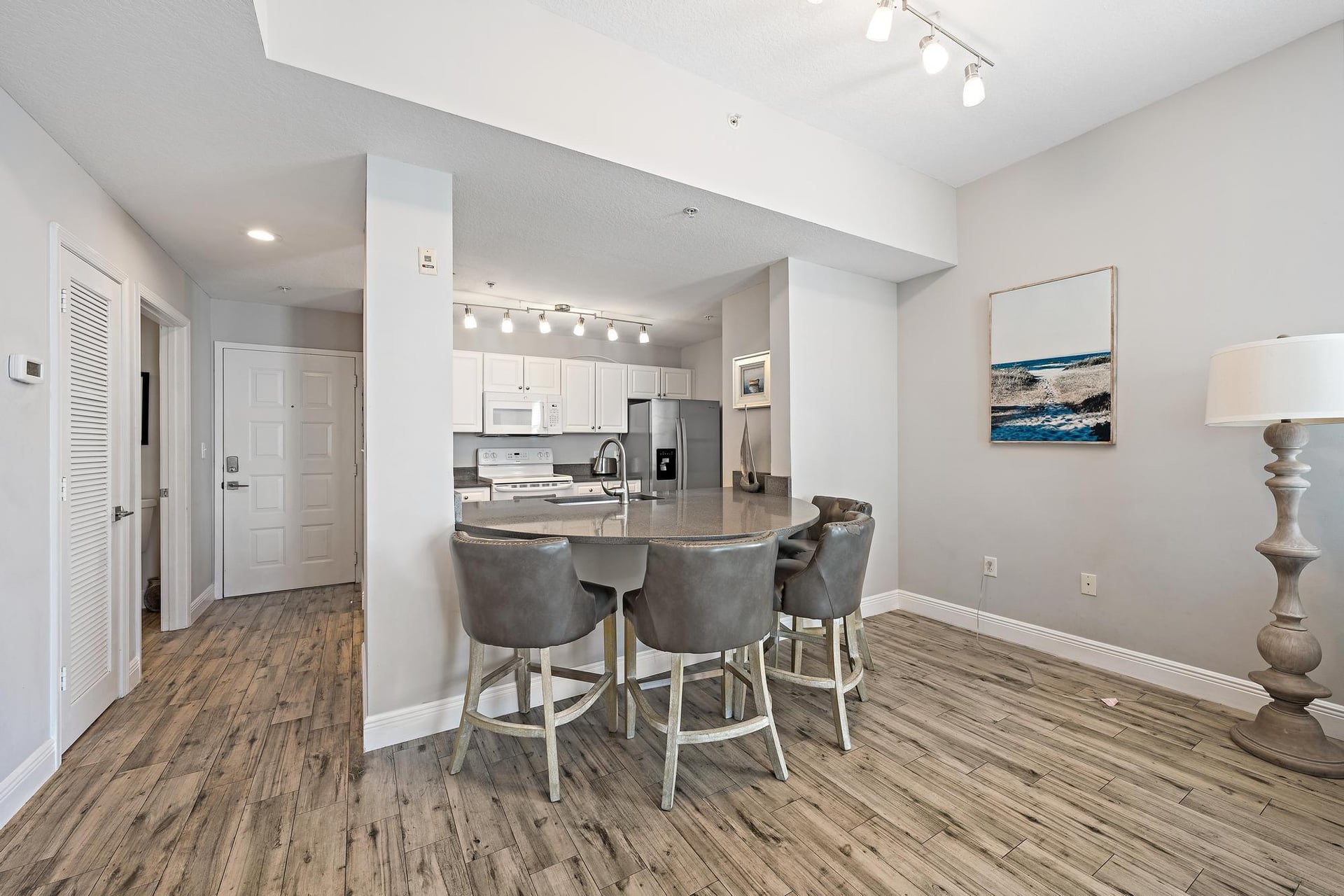 Town Center Jupiter Unit 412 photo 4
