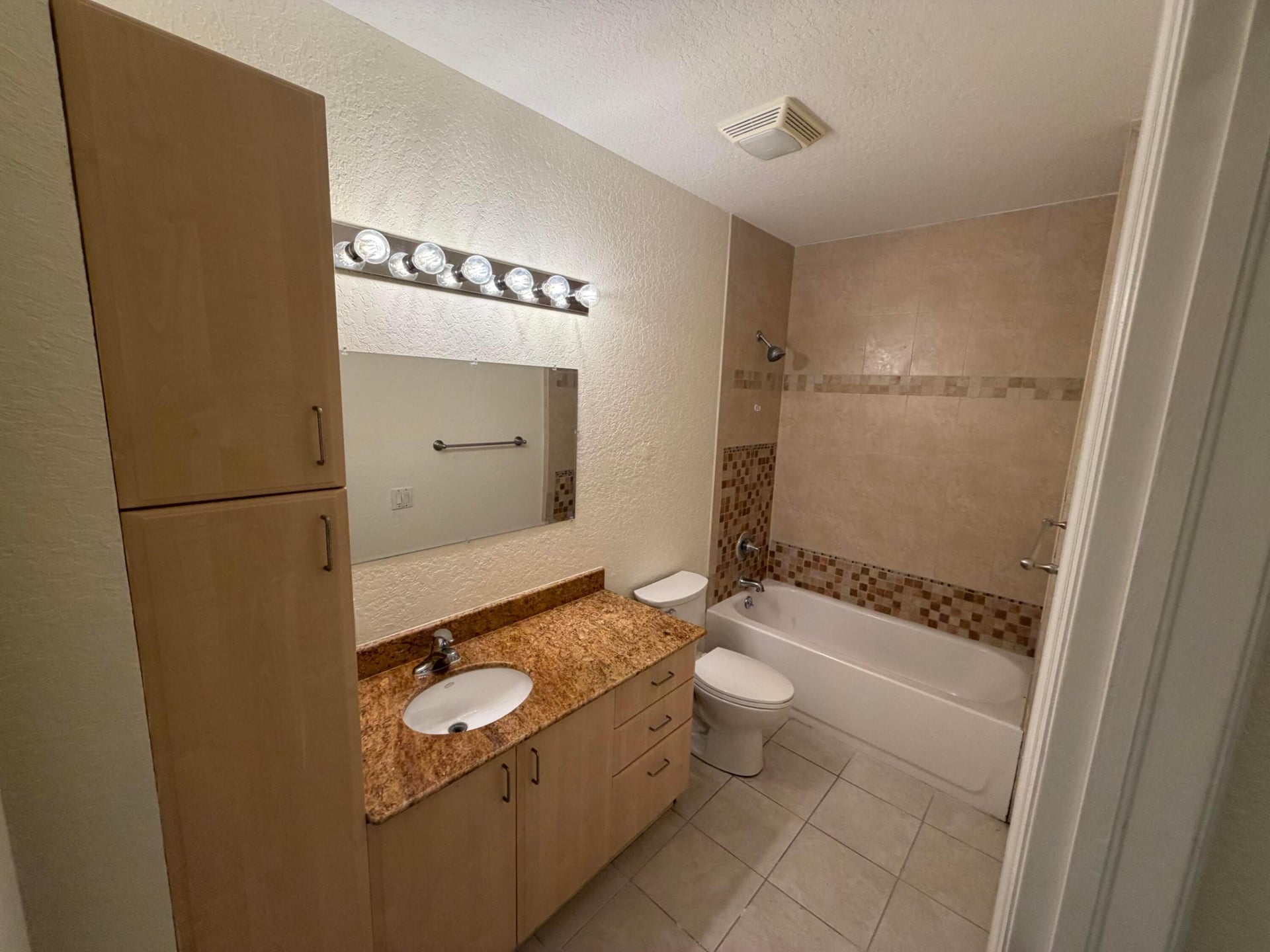  Unit 307 photo 12