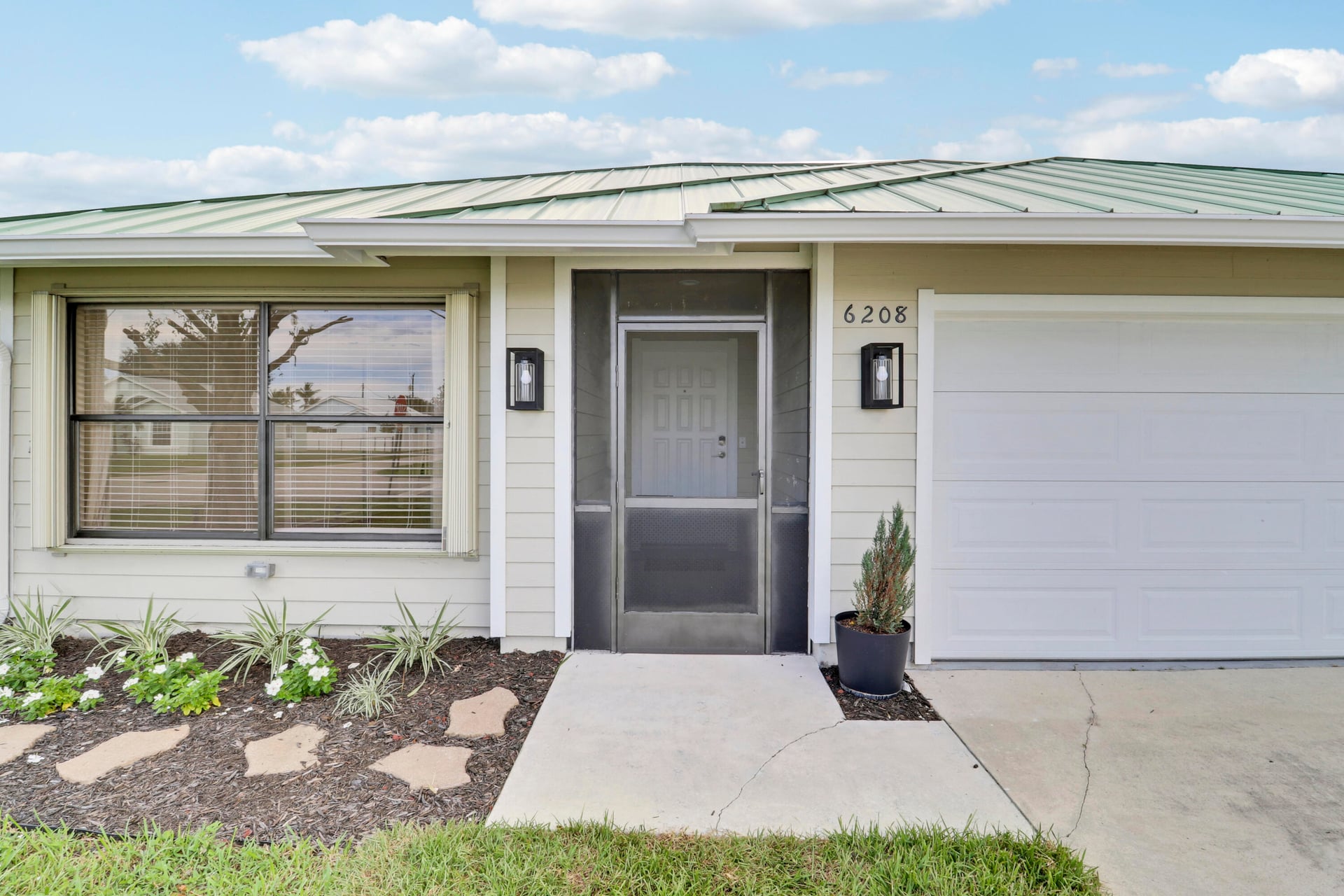 Residence photo 3