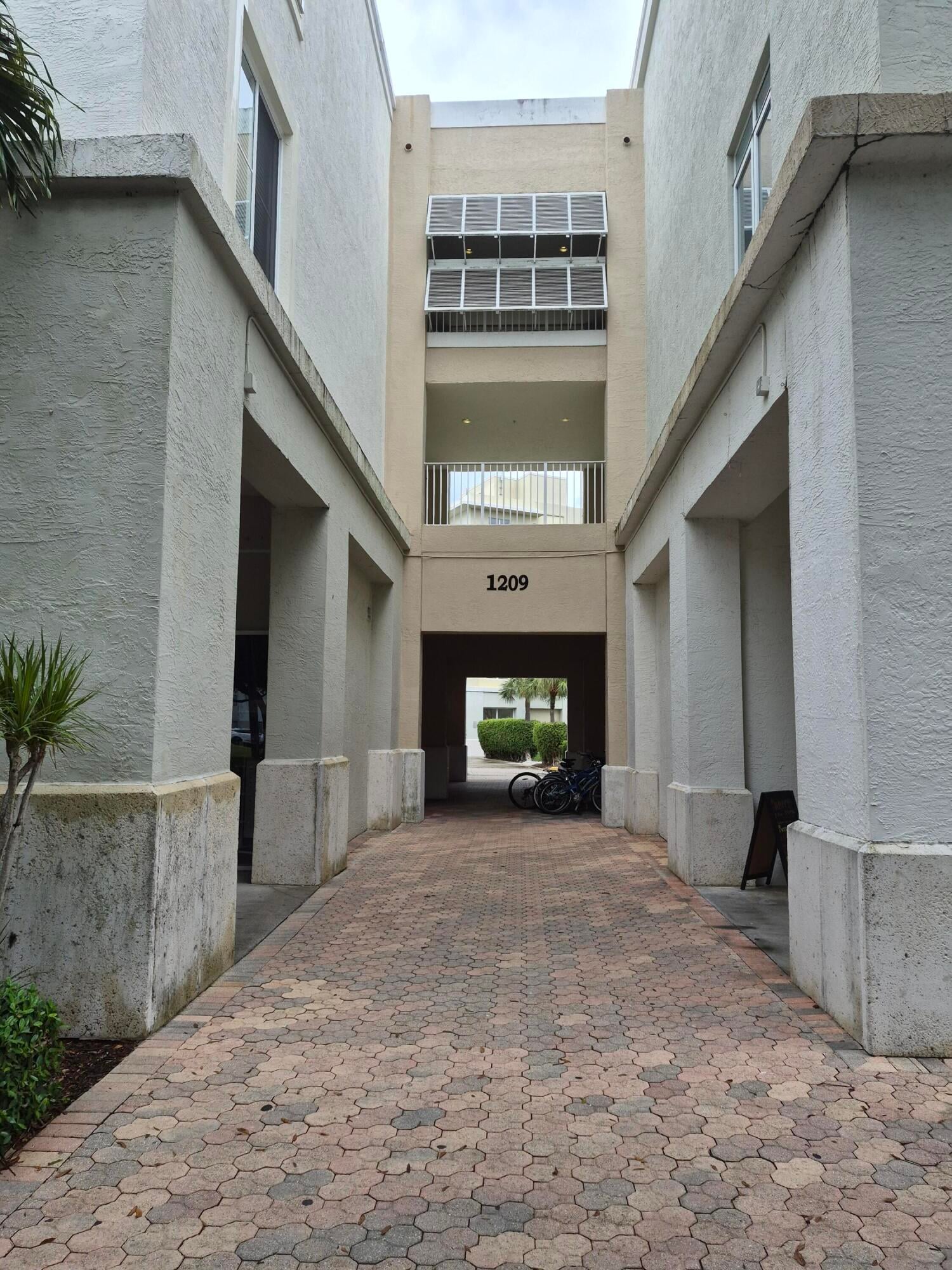 Unit 205 photo 4