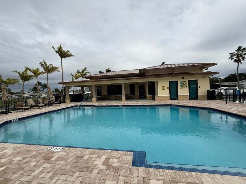 Residence photo 2