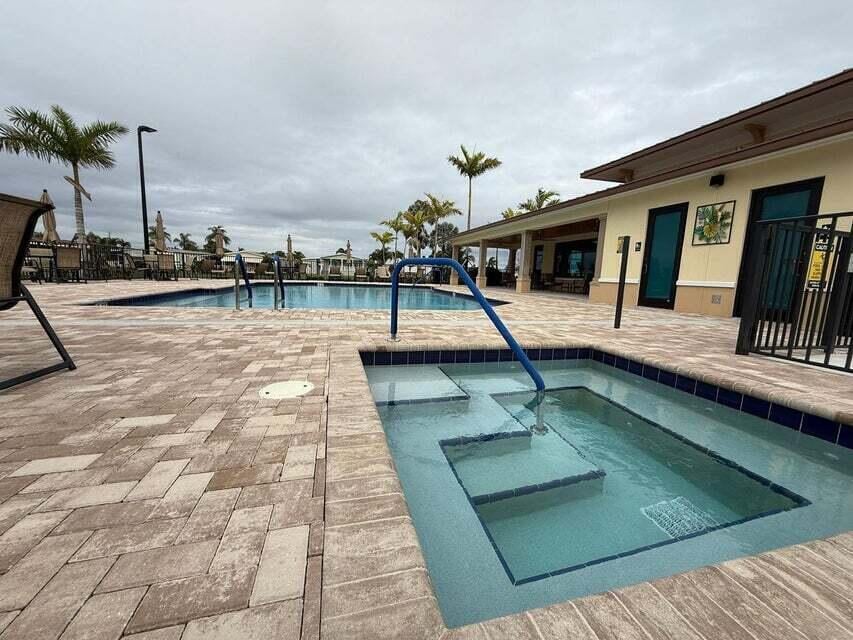 Residence photo 3