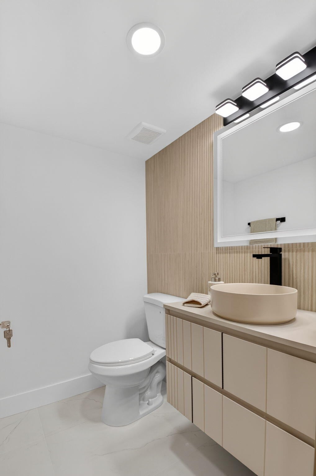Unit 2 photo 17