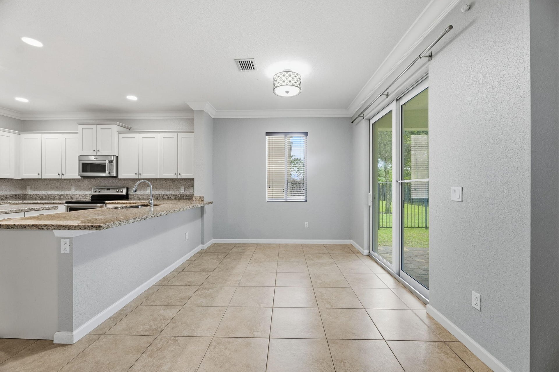  Residence photo 12