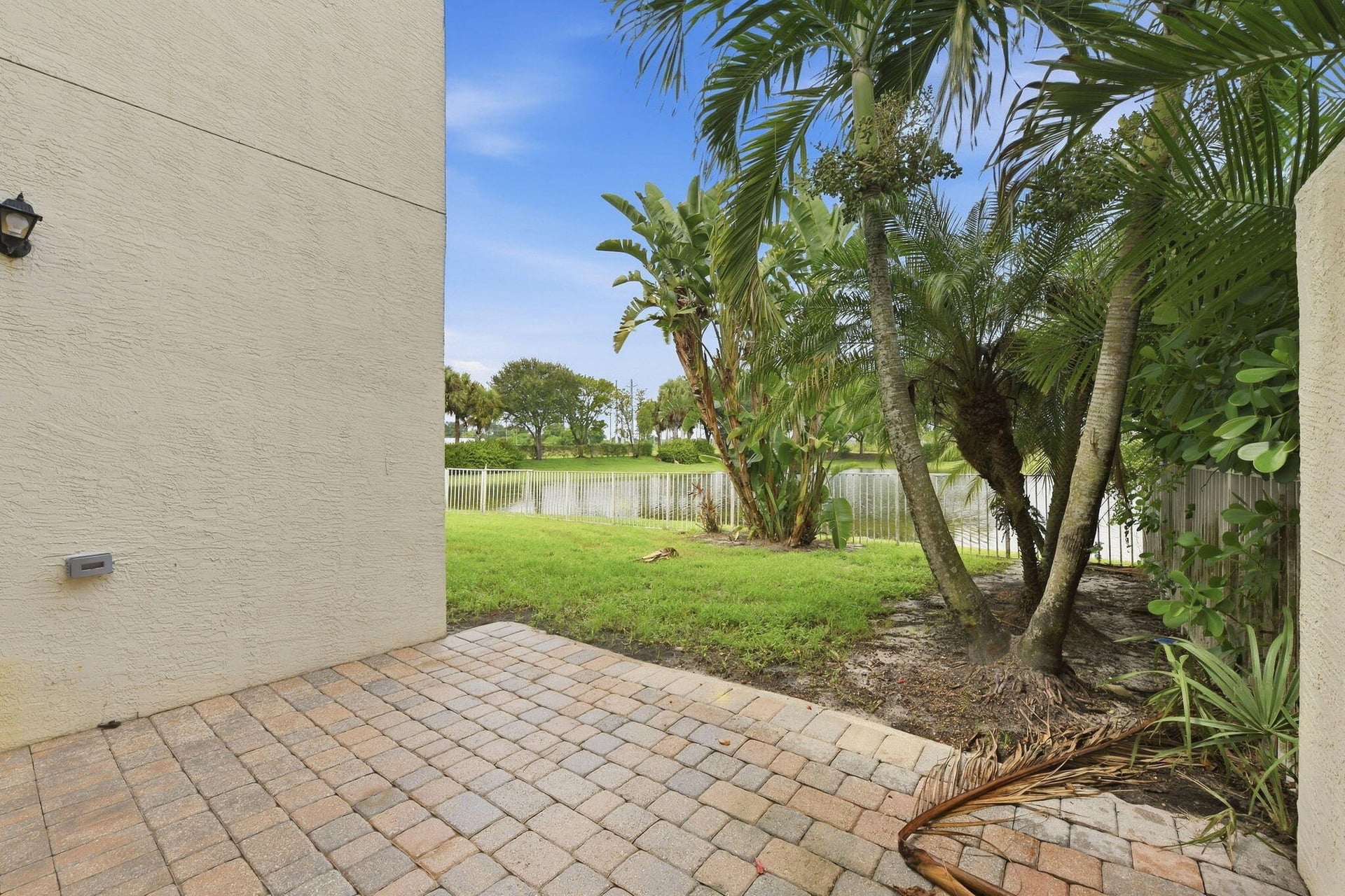  Residence photo 32