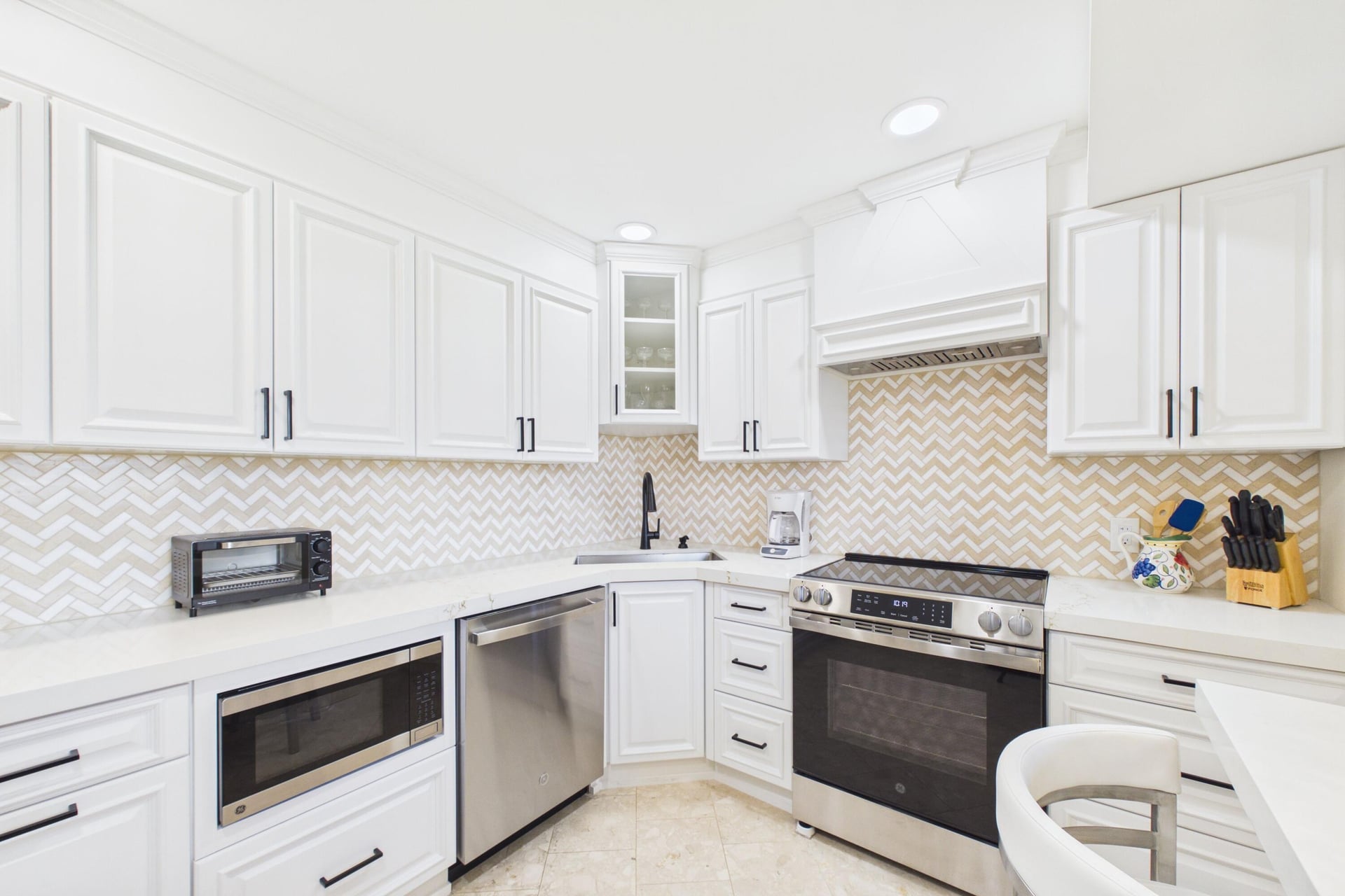 Unit 1208 photo 6