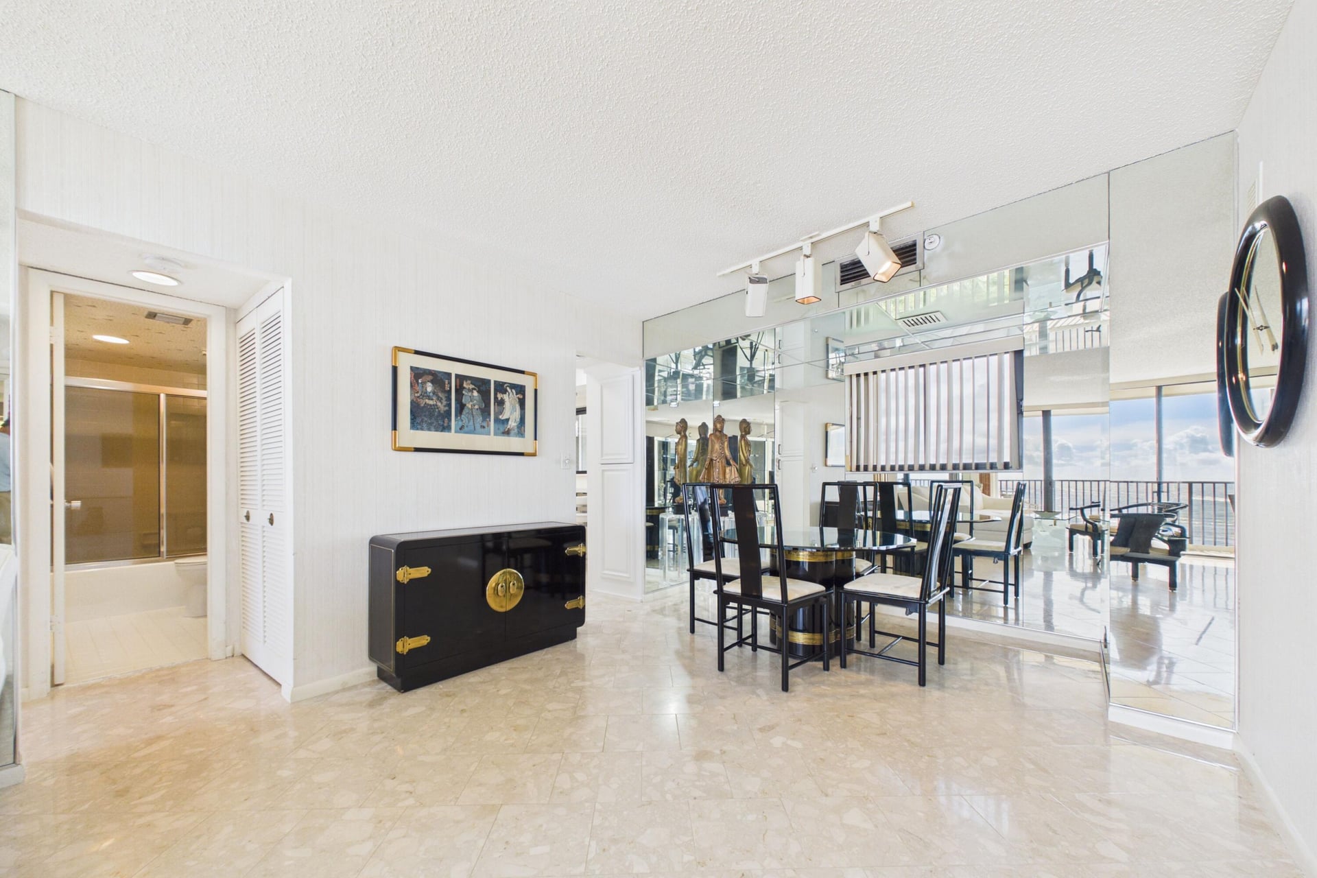 Unit 1208 photo 9