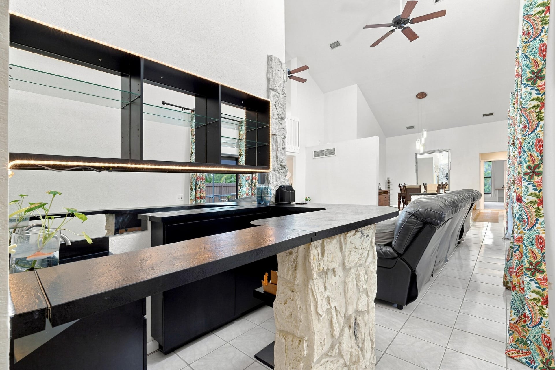  Residence photo 9