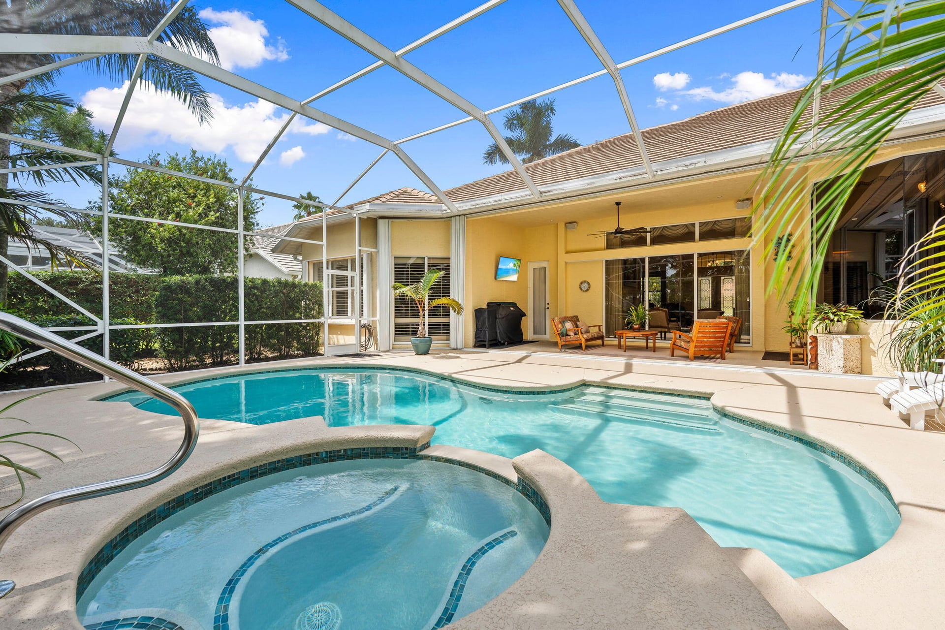 Monarch Country Club Residence photo 9