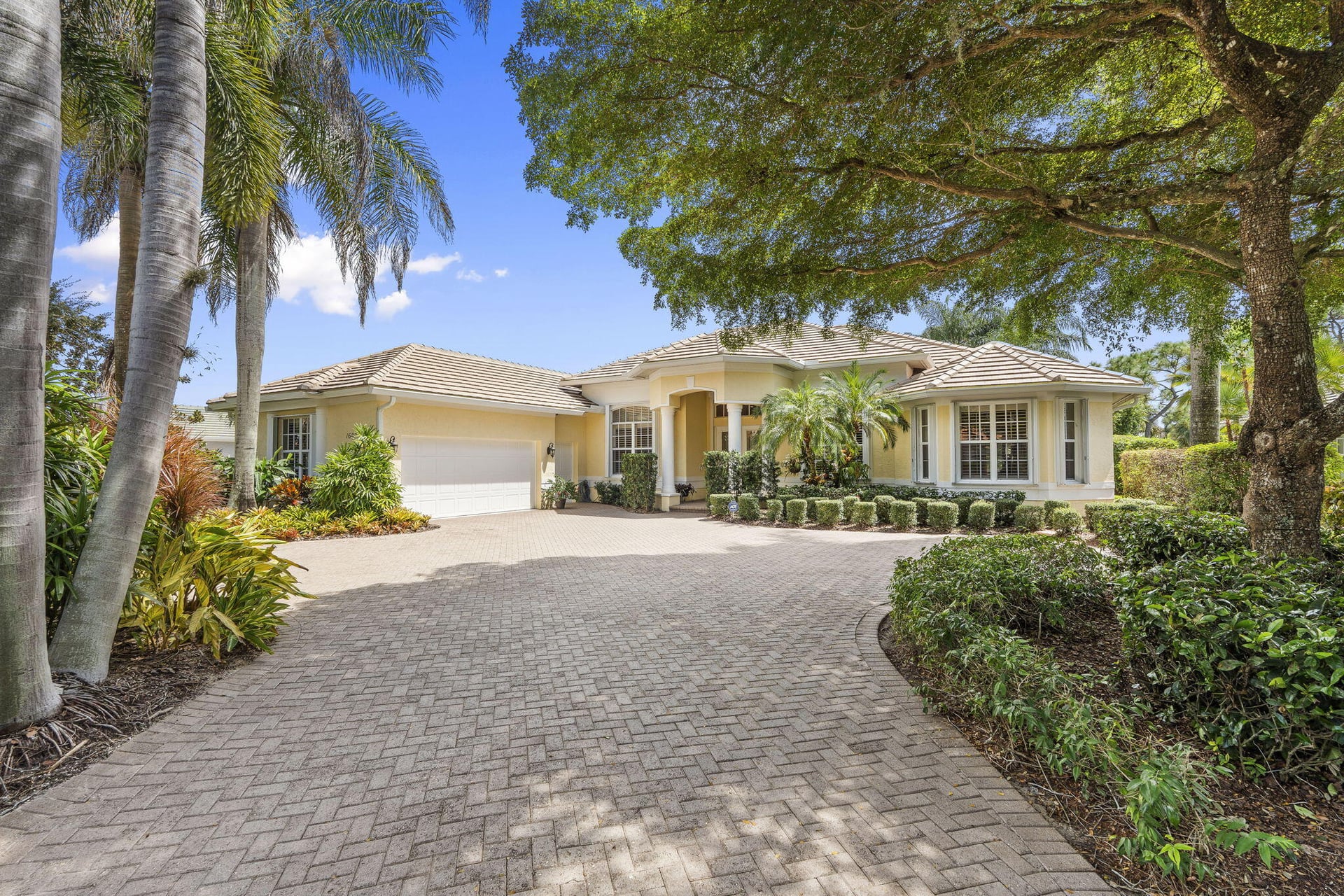 Monarch Country Club Residence photo 10